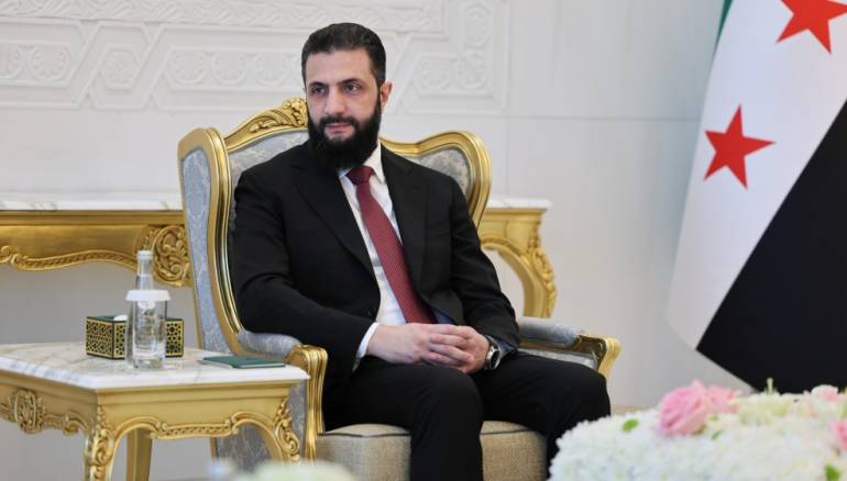الرئيس أحمد الشرع يعتذر لأهالي دير الزور عن تصريحات والده