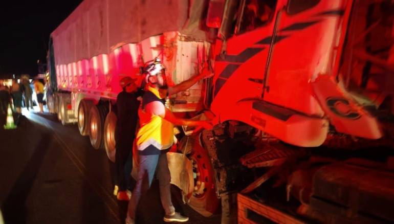 الدفاع المدني يستجيب لـ27 حادث سير و100 حريق في سوريا