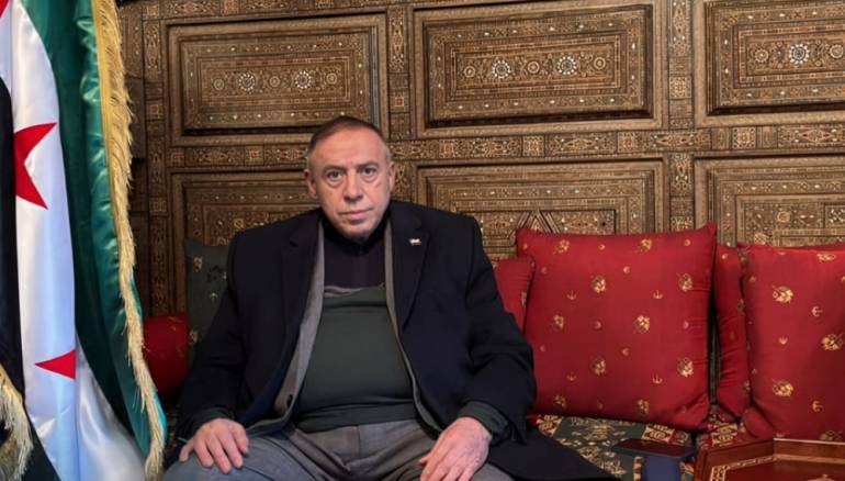 المعارض السابق مأمون الحمصي يعلن اعتصاماً هادئاً لتصحيح المسار ويؤكد لست معارضا للعهد الجديد