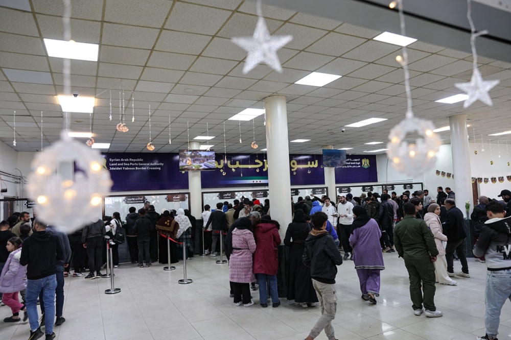 سوريا – 10 آلاف شخص يعبرون من لبنان إلى سوريا بعد الغارات الإسرائيلية