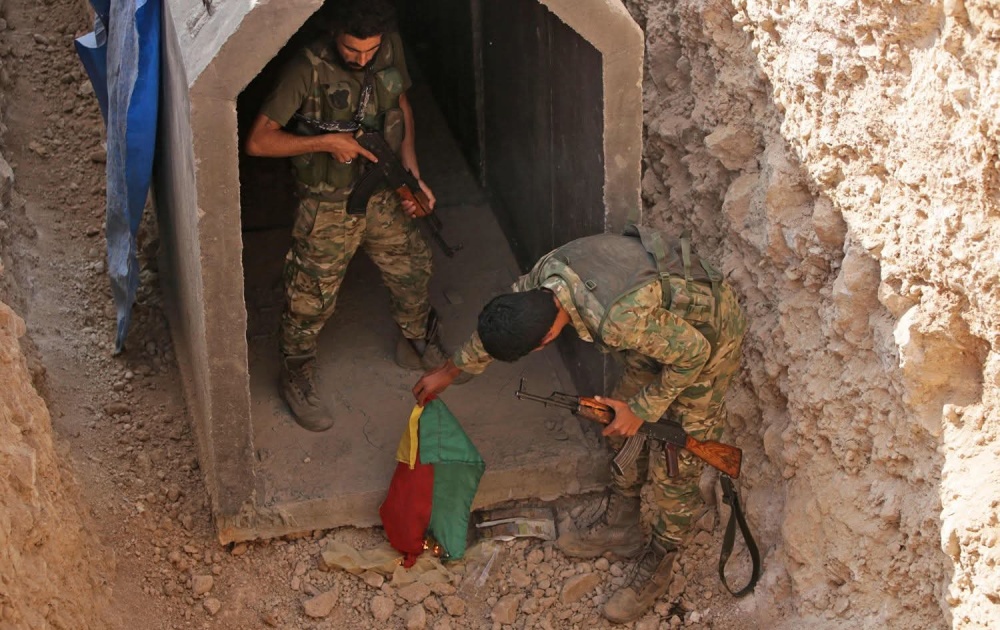 سوريا – الرقة فوق الفراغ: كيف استثمرت المليارات تحت الأرض وتركت المدينة في حالة خراب