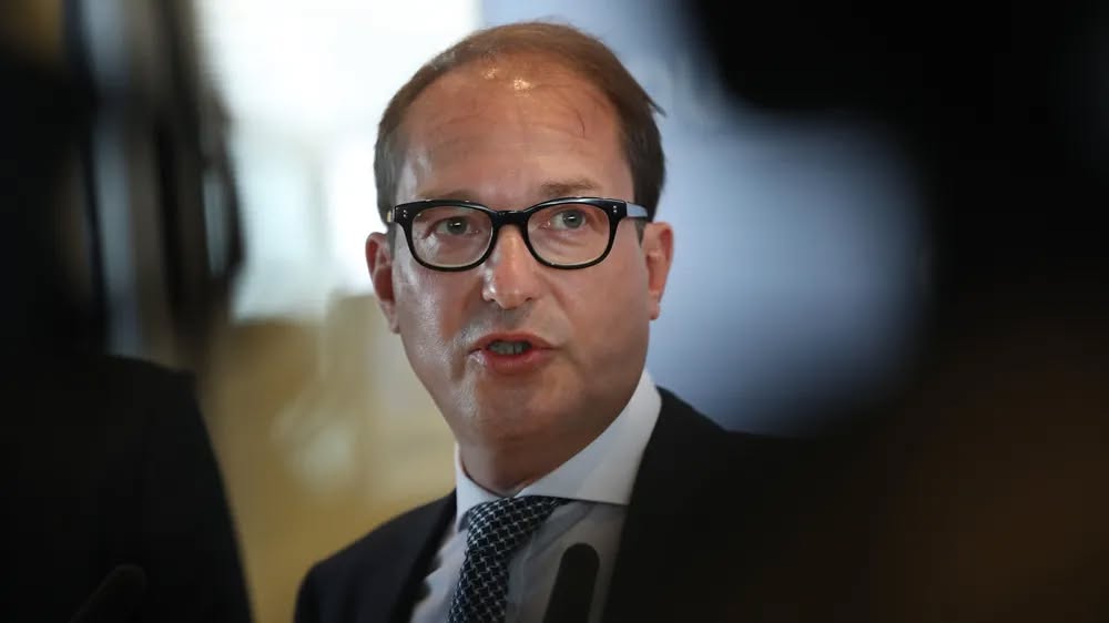 سوريا – وتدرس ألمانيا استئناف عمليات الترحيل إلى سوريا وأفغانستان رغم الجدل المتعلق بحقوق الإنسان