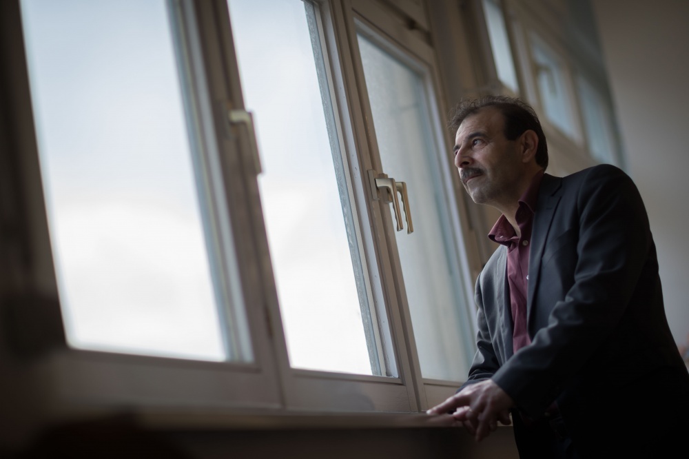 سوريا – البني يروي تفاصيل محاكمة رفعت الأسد.. حجز 600 مليون دولار وتهم القتل والمخدرات وسرقة الآثار