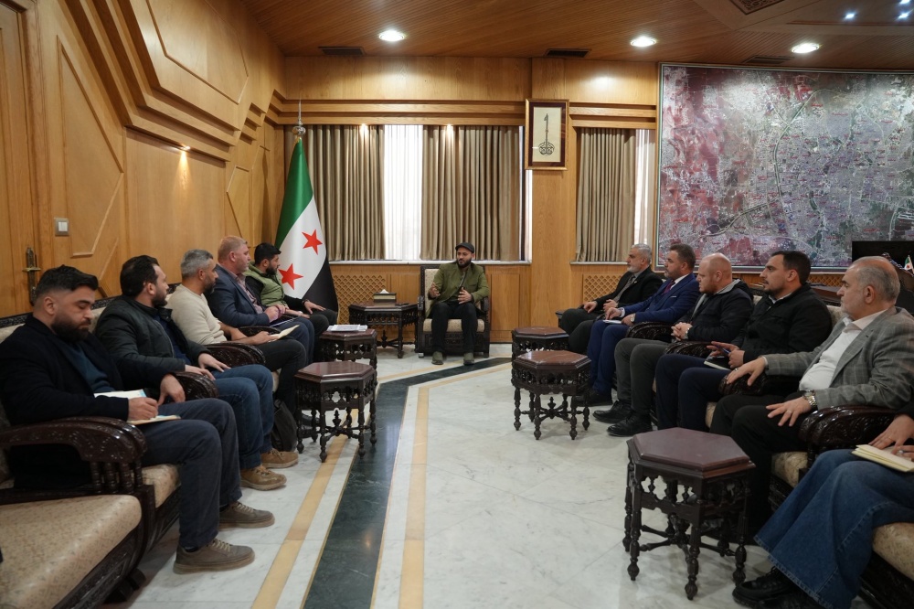 سوريا – محافظ حلب يبحث تطوير المنظومة المرورية واعتماد الإشارات الذكية