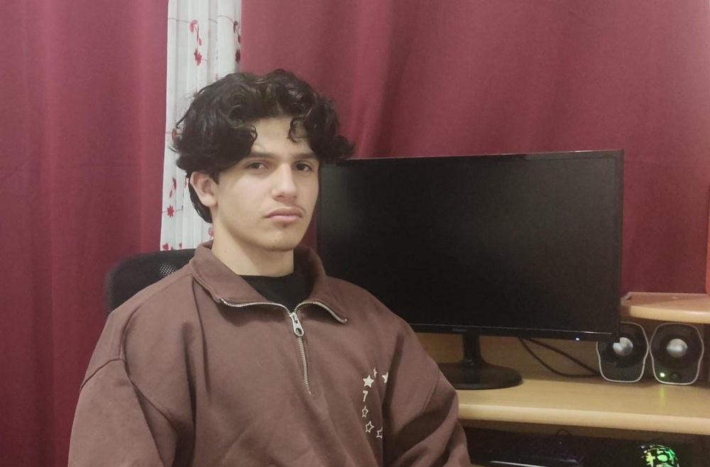 سوريا – من الغوطة الشرقية إلى منصة باريس.. شاب سوري يرفع اسم بلاده عالياً