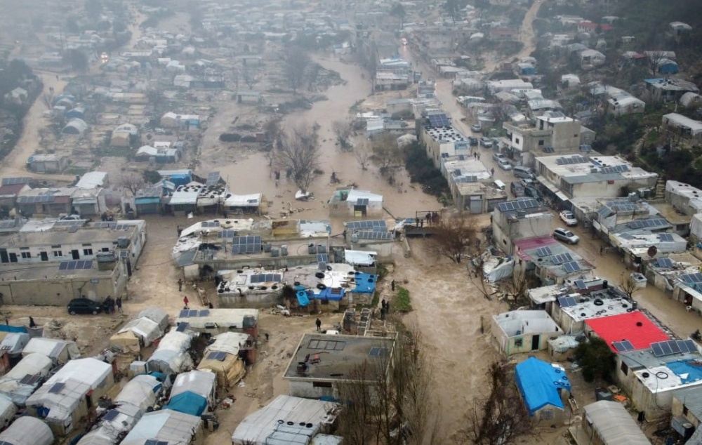 سوريا – إطلاق حملة الفزعة الرقاوي للمخيمات لدعم المتضررين من فيضانات ادلب