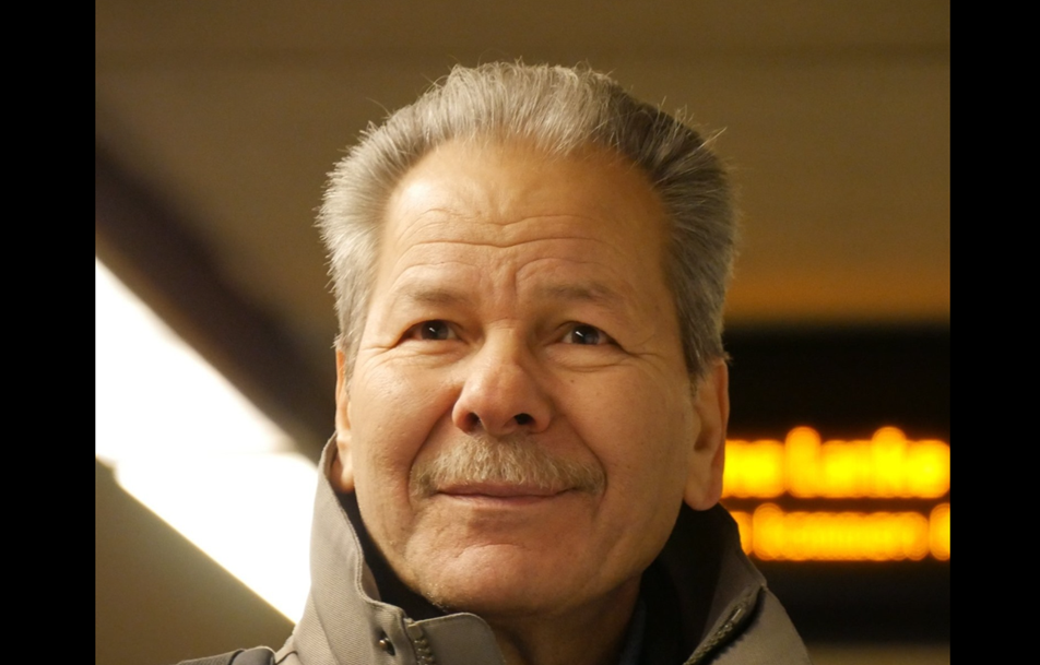 سوريا – السويد تكرم الشاعر السوري فرج بيرقدار بتسمية قاعة رسمية في ستوكهولم باسمه