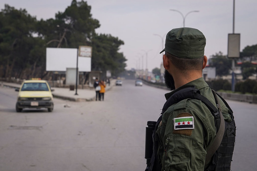 سوريا – الجيش السوري يفكك سيارة مفخخة في الشيخ مقصود بحلب