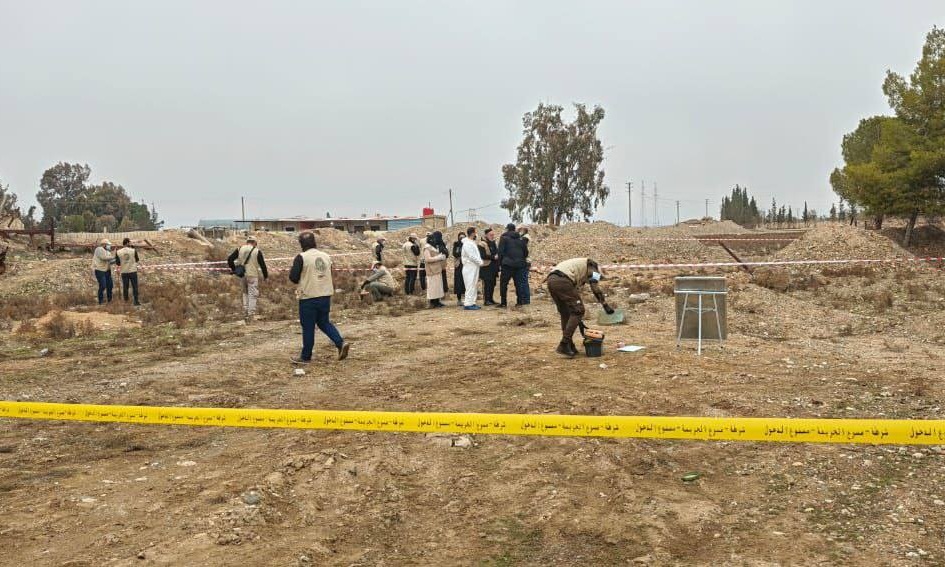 سوريا – الهيئة الوطنية للمفقودين تعلن عن الاشتباه بوجود مقبرة جماعية في الرقة