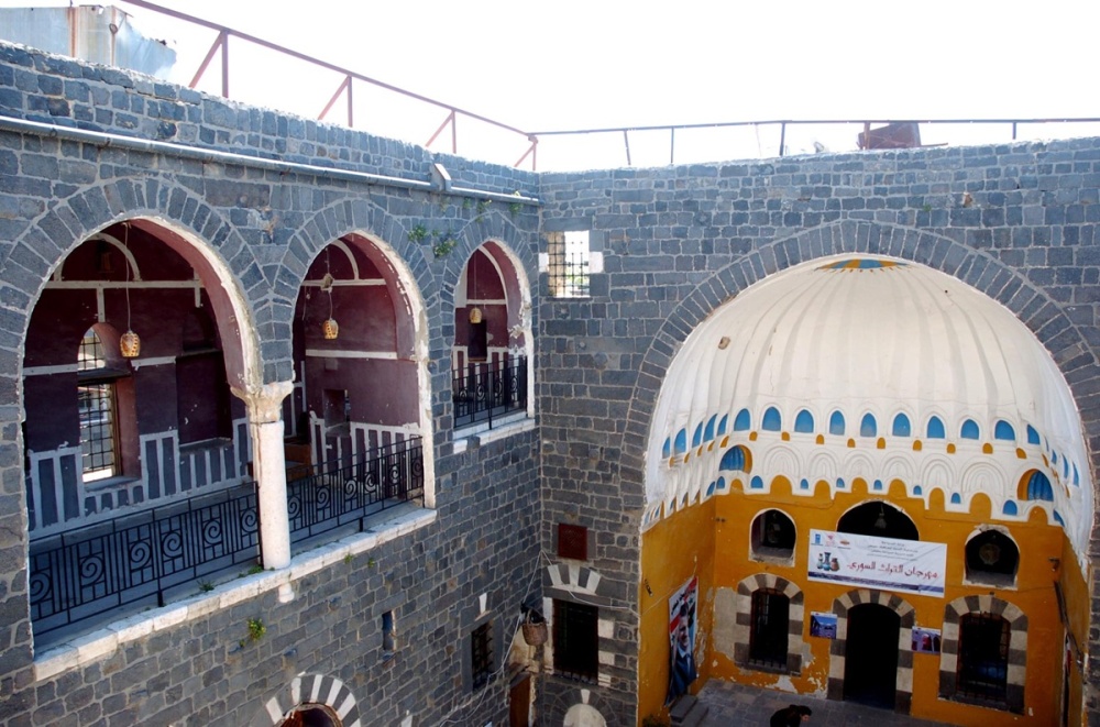 سوريا – بين مطرقة الاستثمار وسندان التراث.. المباني المملوكية في حمص تواجه خطر التحول إلى مطاعم