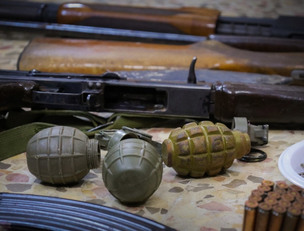 سوريا – الأمن الداخلي في مصياف يفكك عصابة سطو مسلح ويلقي القبض على خمسة أشخاص