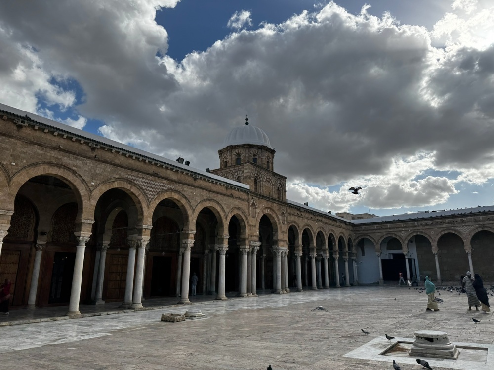 سوريا – جامع الزيتونة بتونس.. منارة علم وتراث للمصلين على مر العصور