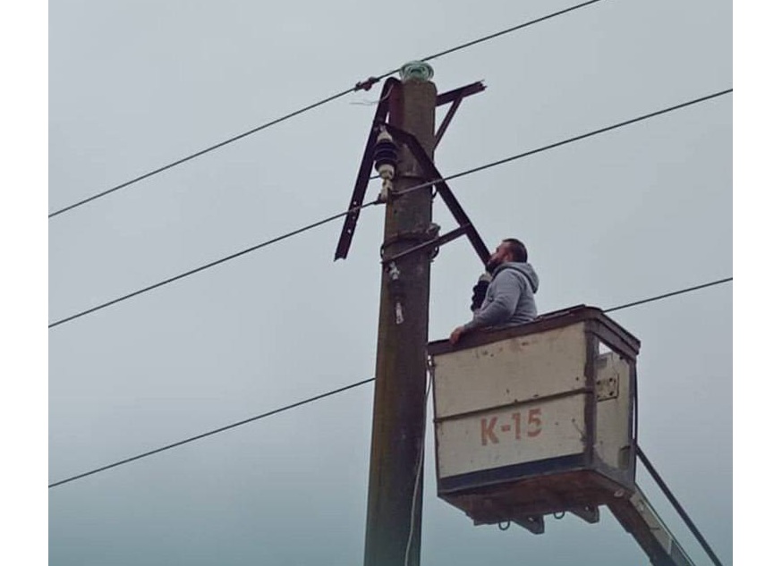 سوريا – عاصفة رياح تتسبب بخروج العشرات من خطوط الكهرباء عن الخدمة في حمص