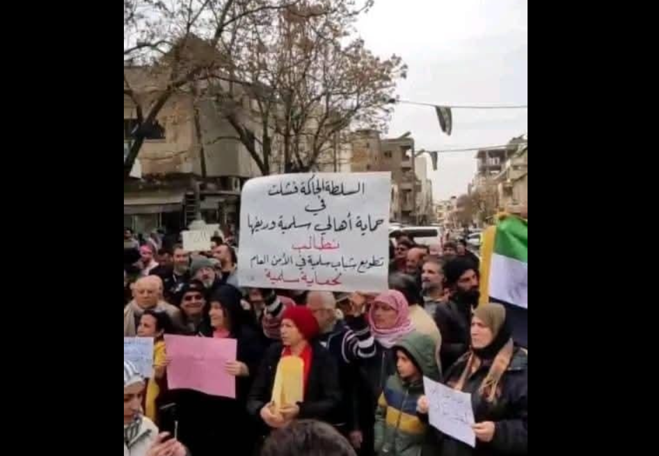 سوريا – تحت شعار: لا بناء بدون أمن.. أهالي السلمية يطالبون بضبط السلاح ومنع البناء