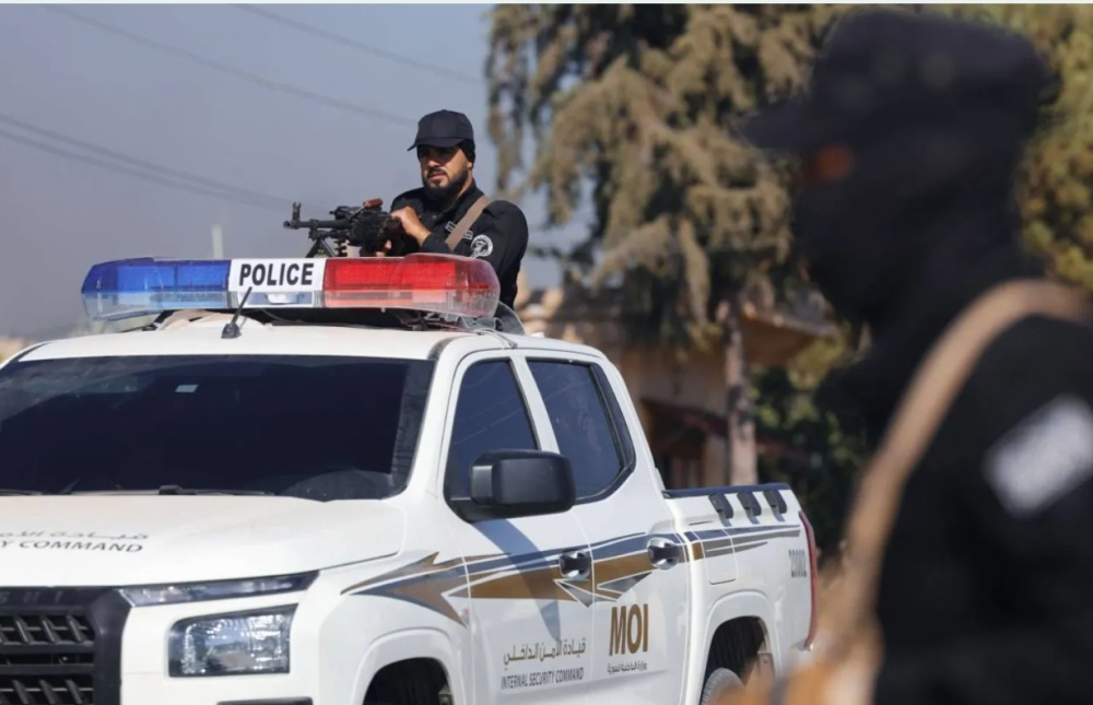 سوريا – الأمن الداخلي في اللاذقية يضبط مخزن أسلحة في ريف جبلة.. والتحقيقات جارية لتعقب المتورطين