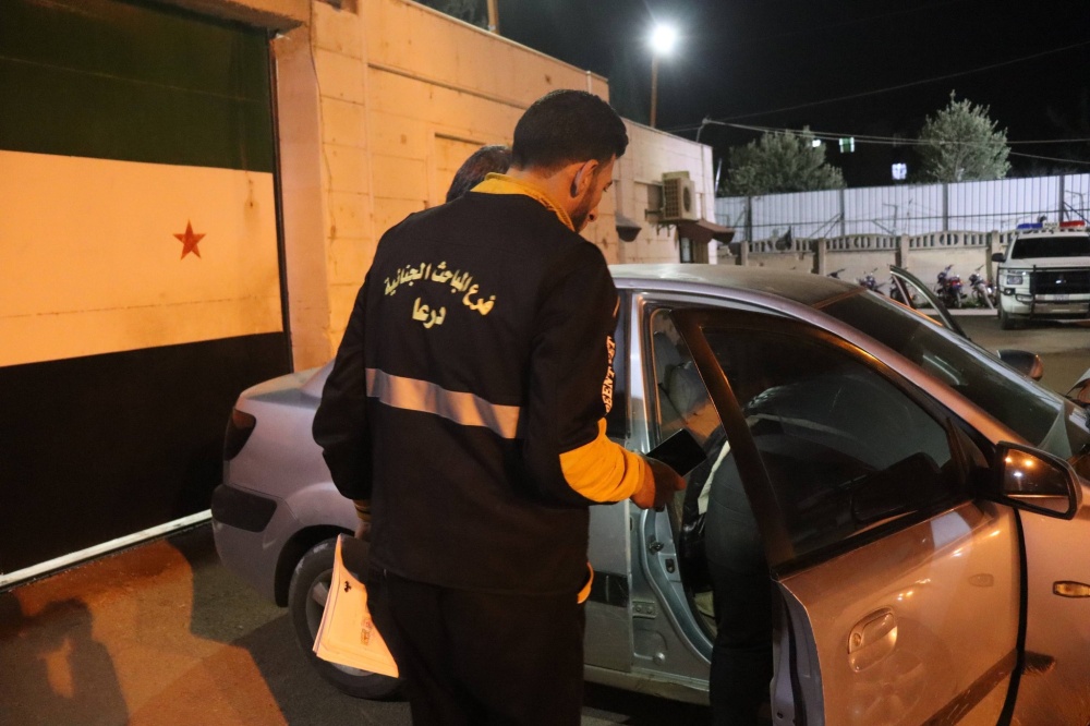 تفكيك عصابة سرقة سيارات في درعا تنتحل صفات رسمية