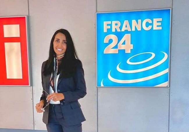 المُلازم رانيا الذنون.. مراسلة أسدية في فرانس 24 ؟