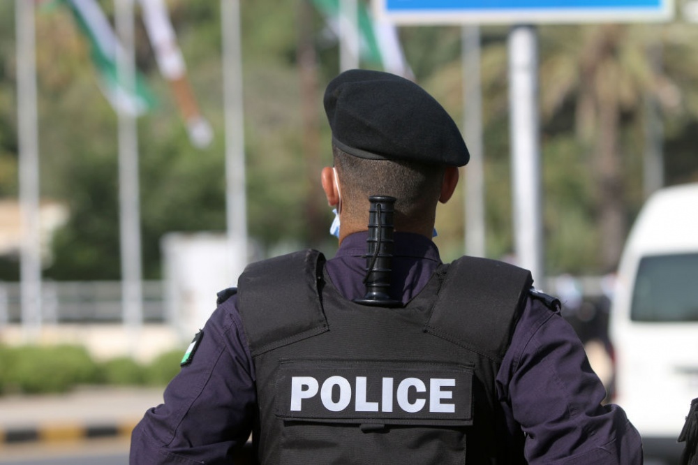 جريمة بشعة تهزّ الأردن... أمّ تخنق طفليها حتى الموت