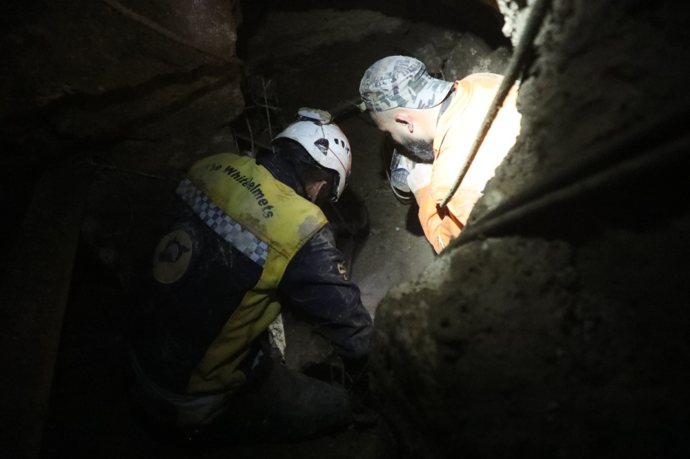 انتشال جثامين 4 شبّان من حفرة عميقة في مدينة جبلة