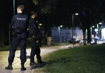 السوريون في النمسا: بين مطرقة 