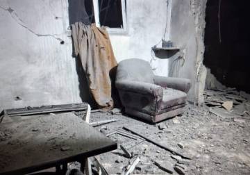 إصابة سيدة في انفجار استهدف منزلاً في 