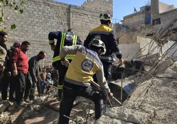 وفاة 3 أشخاص بانهيار منزل في دوما بريف دمشق