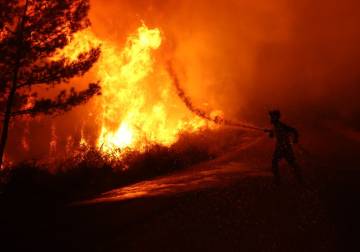 أمطار غزيرة تخمد حرائق غابات رأس البسيط في اللاذقية