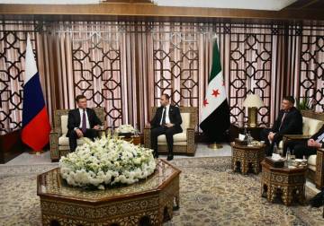 وفد روسي برئاسة نائب رئيس الحكومة يصل إلى دمشق لإجراء مباحثات