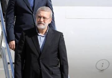 لاريجاني يصل مسقط في أعقاب مفاوضات طهران وواشنطن