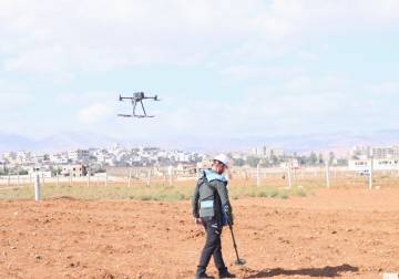 اختبار طائرة مسيرة للكشف عن الألغام بريف دمشق