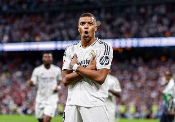 مبابي يتسلم جائزة الحذاء الذهبي لأفضل هداف في أوروبا