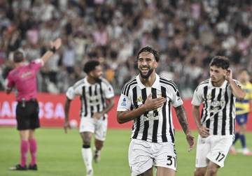 يوفنتوس يتجاوز بارما بثنائية بالدوري الإيطالي