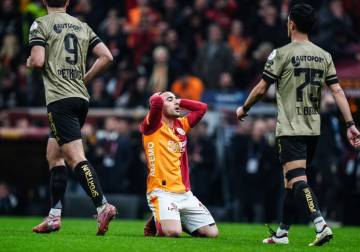 كوجالي سبور يتعادل مع غالاطة سراي ويشعل المنافسة على اللقب