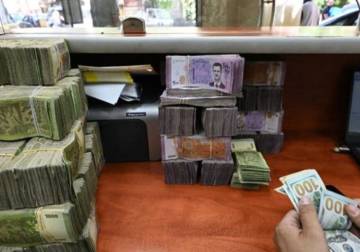 سعر صرف الليرة مقابل الدولار يتم أسبوعاً من الاستقرار