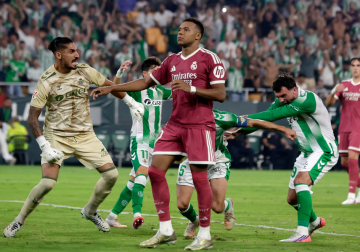 ريال بيتيس يوقف انطلاقة ريال مدريد المثالية في الدوري الإسباني