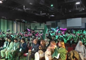 السوريون في باريس يختتمون شهرًا من الاحتفالات بالذكرى الأولى لتحرير بلادهم