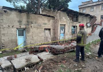 وفاة شاب سوري جراء العاصفة في بورصة التركية