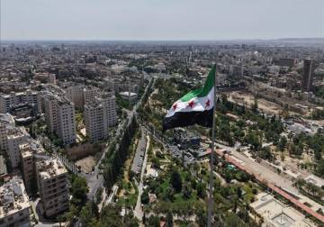 بينهم وزير وبرلماني ومدير عام: حجز مالي على 