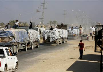 حكومة غزة: 986 شاحنة مساعدات دخلت القطاع منذ بدء وقف النار