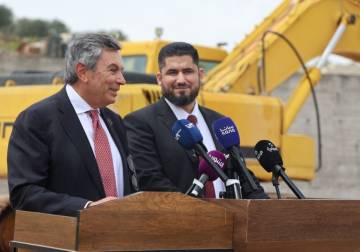 إدلب تحتفي بأيمن أصفري: مشاريع تنموية في زيارة هي الأولى منذ عقود 