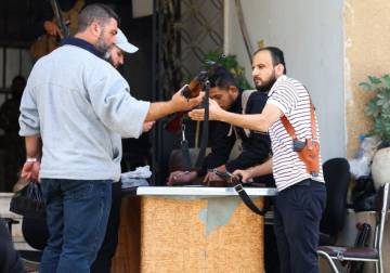 أهالي صحنايا والأشرفية يسلمون أسلحتهم.. وخطوات لتعزيز الأمن والسلم الأهلي