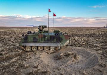 تركيا تكشف عن أول ناقلة جند مدرعة كهربائية محلية