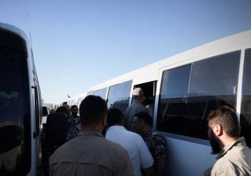 استلام دفعة ثانية من السجناء السوريين المحكومين في لبنان تضم 128 سجيناً