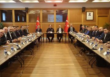 نائب وزير الخارجية التركي يجتمع مع منظمات إغاثية عاملة بسوريا