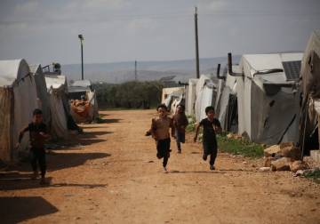 بالفقر والحرمان.. سوريون يستقبلون عيد الفطر في مخيمات إدلب