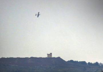 طيران الاحتلال الإسرائيلي يرش مواد مجهولة على أراضٍ زراعية بريف القنيطرة