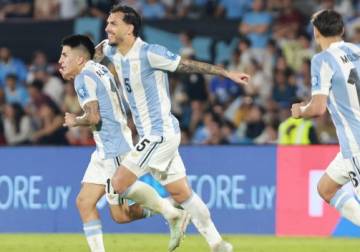 الأرجنتين تفوز على أوروجواي وتقترب من التأهل لمونديال 2026