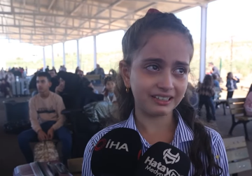 السوريون يواصلون العودة الطوعية من تركيا في أجواء إنسانية مؤثرة