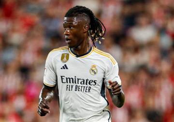 ريال مدريد يفقد جهود كامافينجا في نهائي كأس ملك إسبانيا