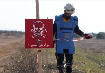 إصابة مزارع بانفجار قنبلة عنقودية في ريف إدلب الجنوبي